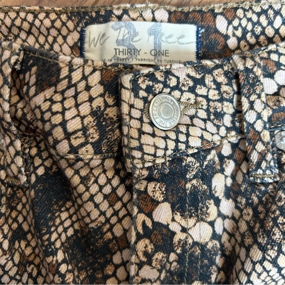 We The Free Faux Snakeskin Print Raw Hem Ankle High Rise Jeggings Sz.31 NWT - Picture 9 of 16